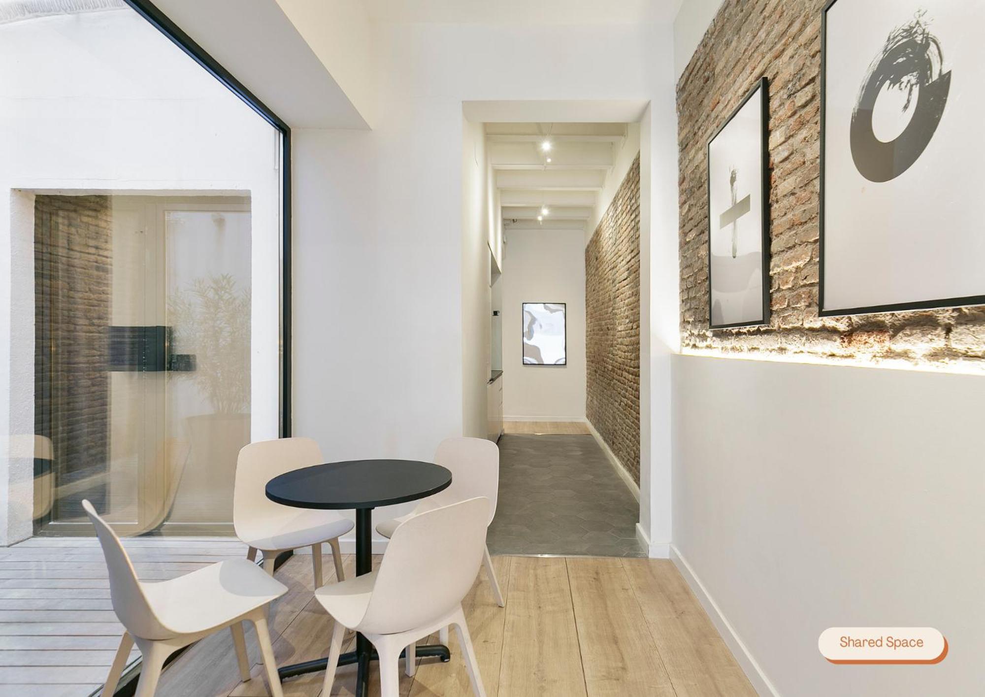Arte Suites By Olala Homes โอสปิตาเล็ต เดอ โยเบรกัต ภายนอก รูปภาพ